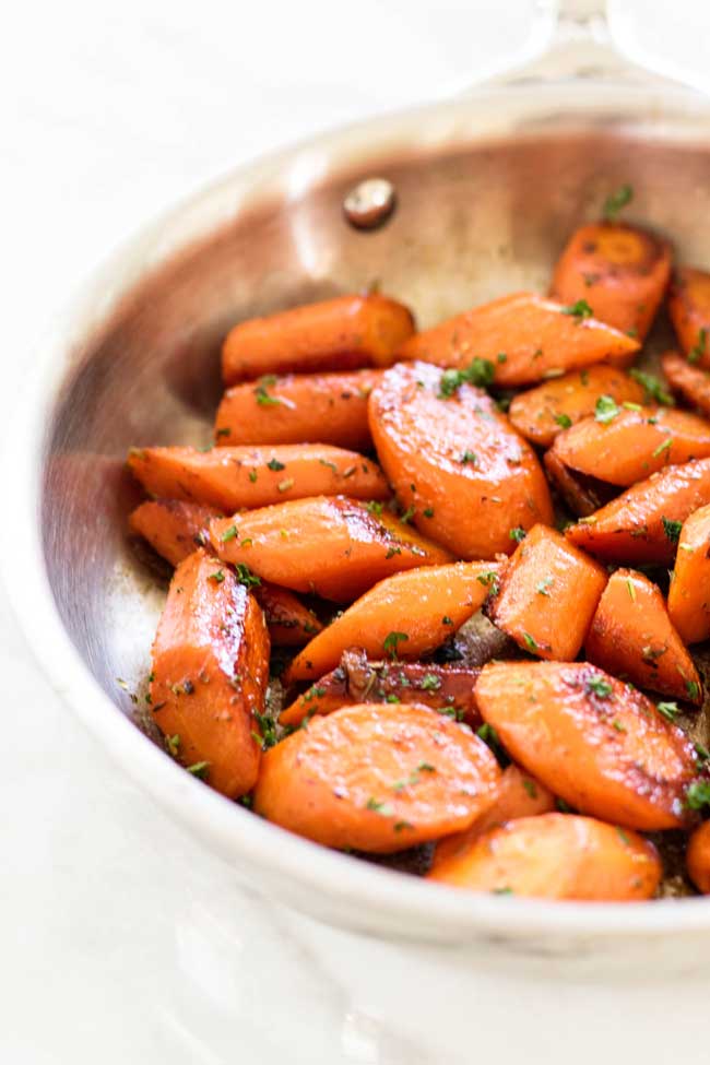 These lemon-honey glazed carrots are a great side dish! | girlgonegourmet.com