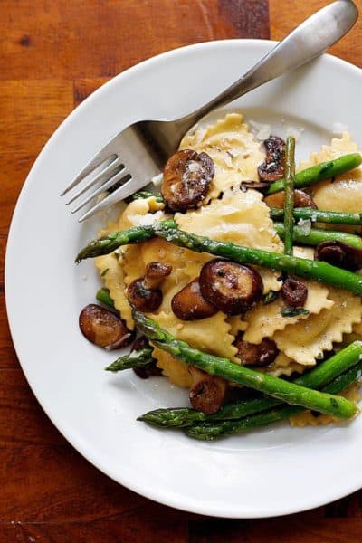 Ravioli with Asparagus and Mushrooms | girlgonegourmet.com