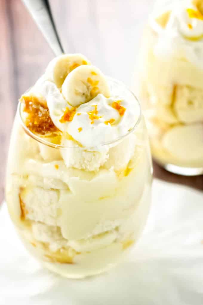 A banana pudding parfait in a clear serving glass