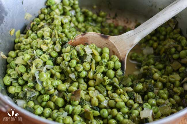Easy Holiday Side Dishes: Peas with Scallions and Dill