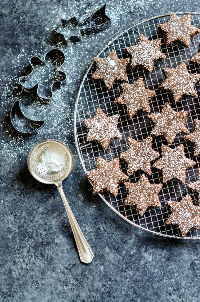 Galletas de estrellas de chocolate con canela