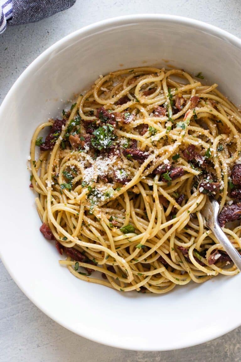 a bowl of sundried tomato spaghetti with bacon.
