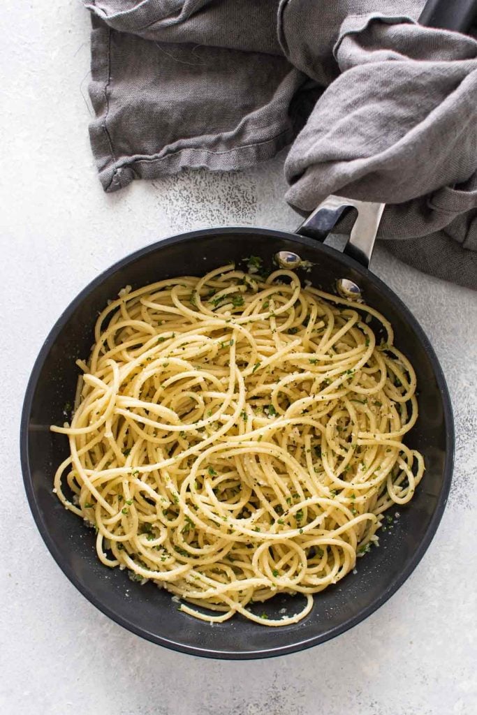 photo of the pasta in a black skillet