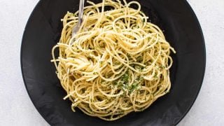 https://www.girlgonegourmet.com/wp-content/uploads/2020/02/Pasta-with-Olive-Oil-and-Garlic-8-320x180.jpg