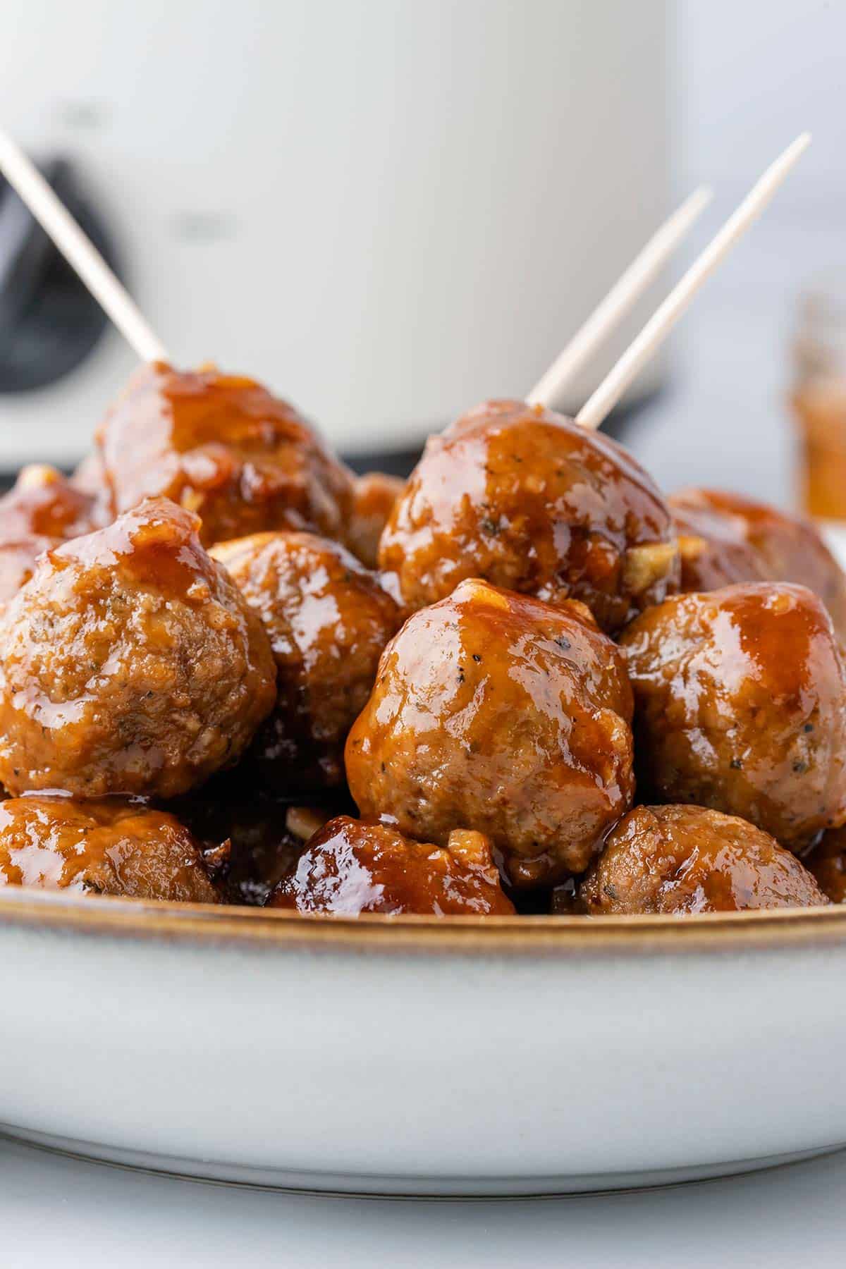 close-up shot of the meatballs.