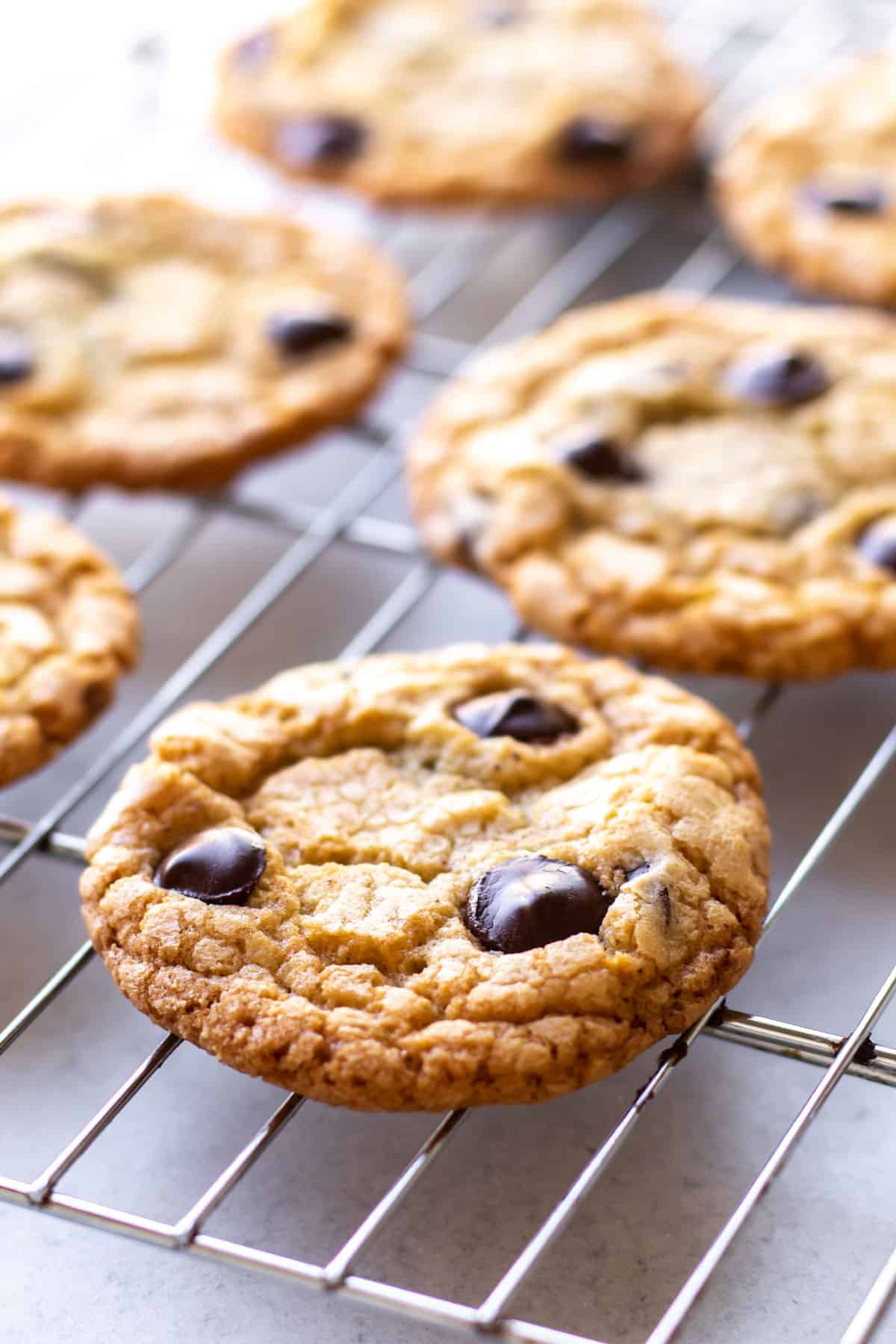 cookies on a baking rack.