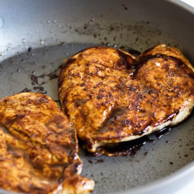 balsamic chicken in a pan.