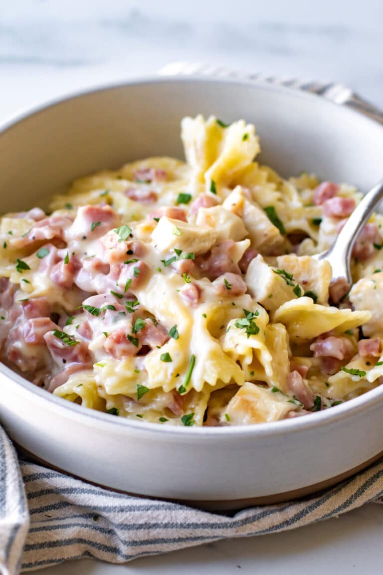 a bowl of chicken cordon bleu pasta.