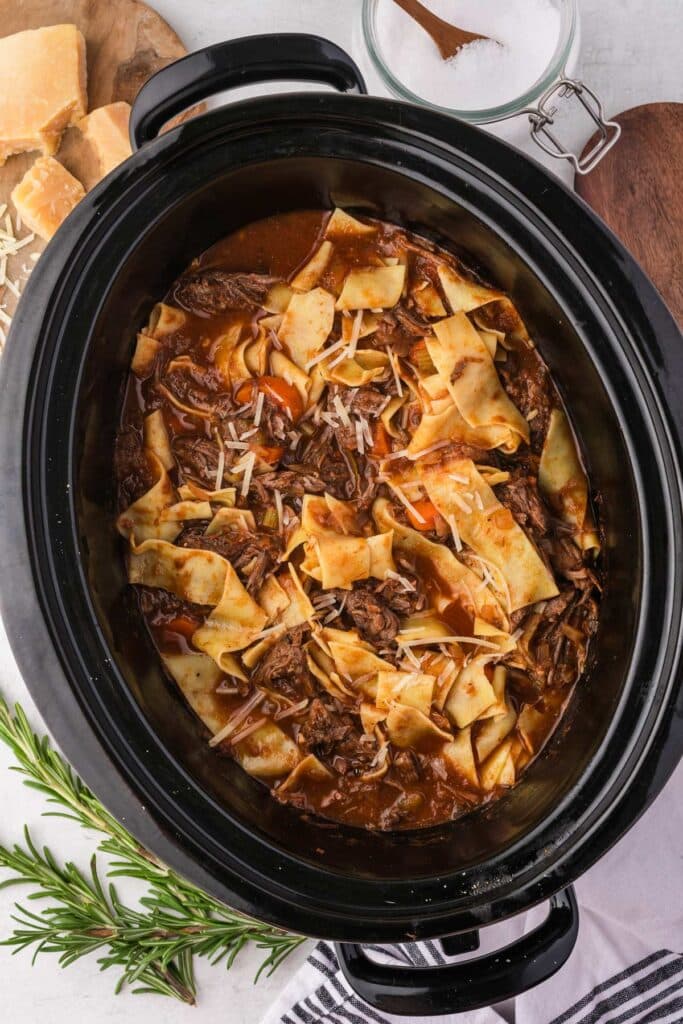 the pasta and sauce in a slow cooker.