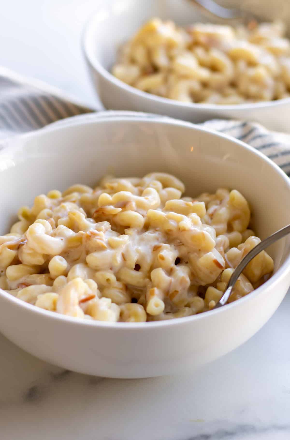 a bowl of macaroni and cheese.