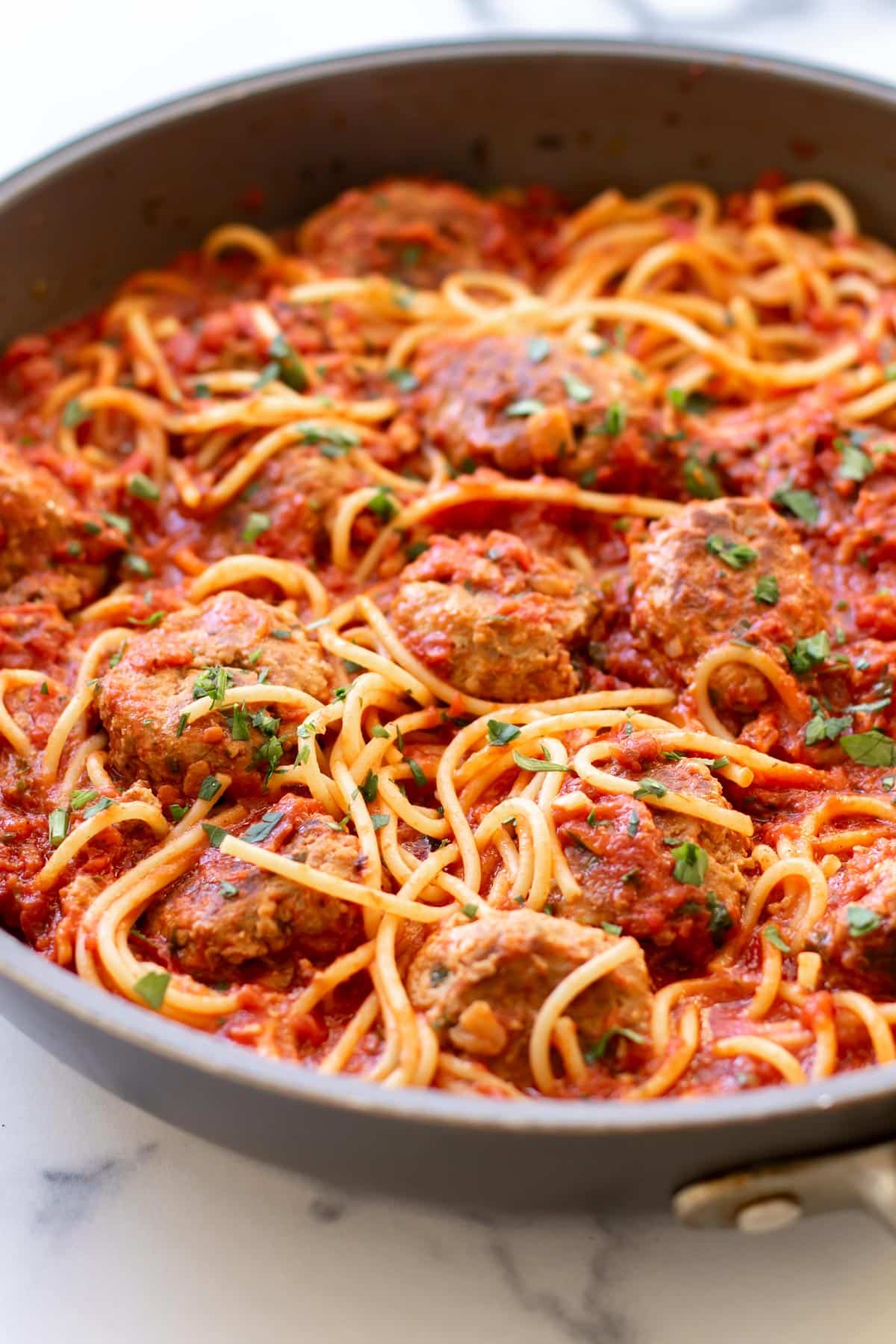 a pan of spaghetti and meatballs.